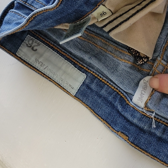 Like new size 26 distressed rag and bone zipper Capri - Picture 4 of 6